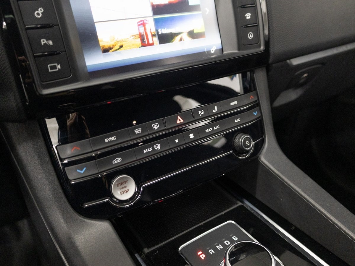 2018 Jaguar F-PACE 25t Premium