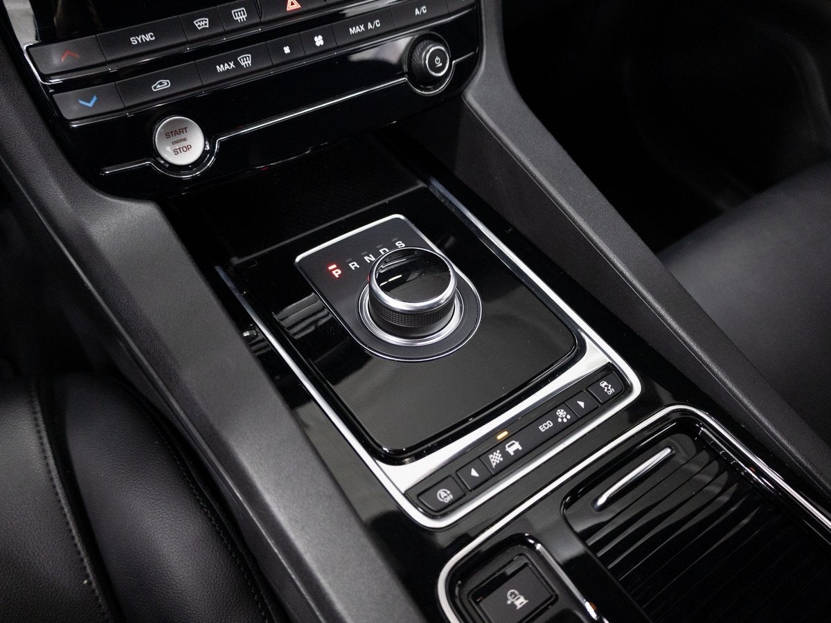 2018 Jaguar F-PACE 25t Premium