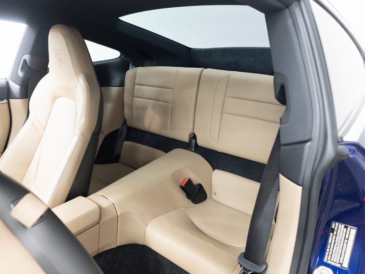 2022 Porsche 911 Carrera