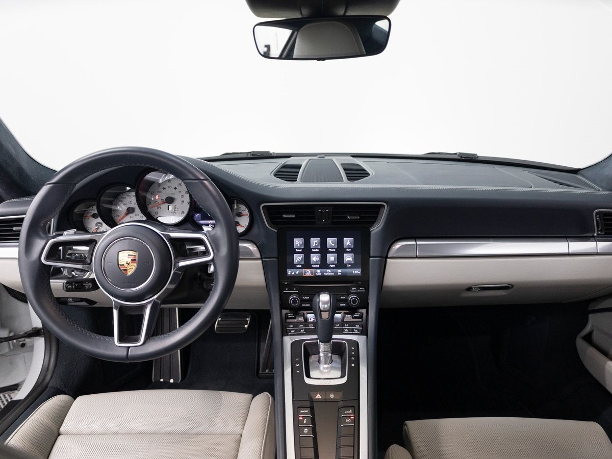 2018 Porsche 911 Carrera