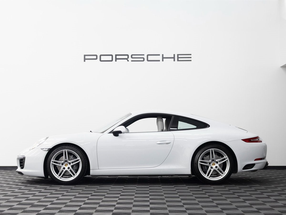 2018 Porsche 911 Carrera