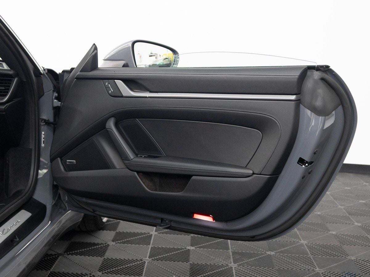 2025 Porsche 911 Carrera