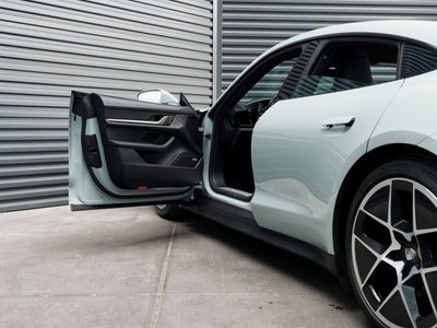 2025 Porsche Taycan 4