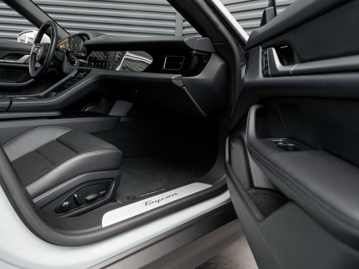 2025 Porsche Taycan 4
