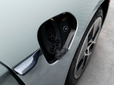 2025 Porsche Taycan 4