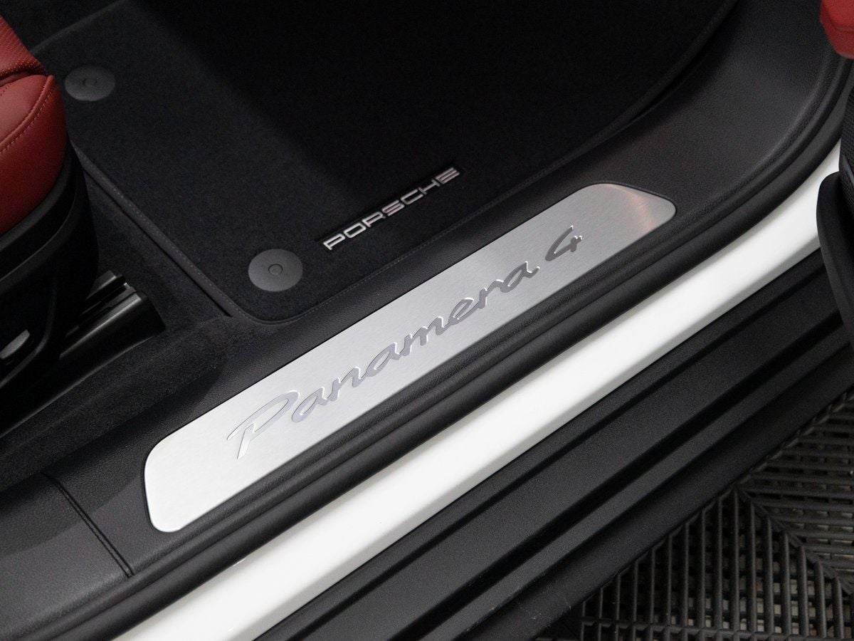 2026 Porsche Panamera 4