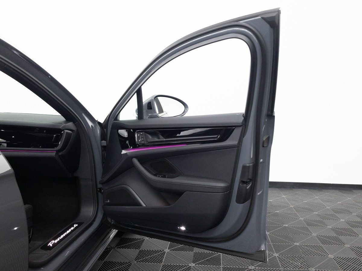 2025 Porsche Panamera 4