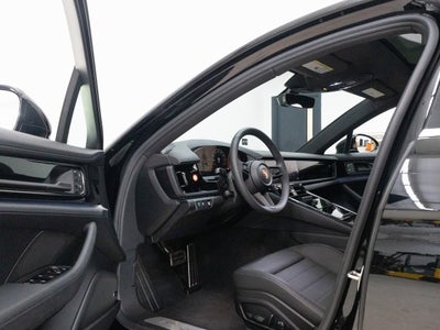2025 Porsche Panamera 4