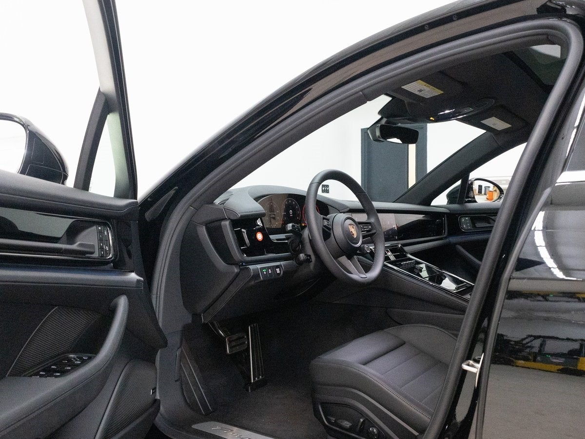 2025 Porsche Panamera 4