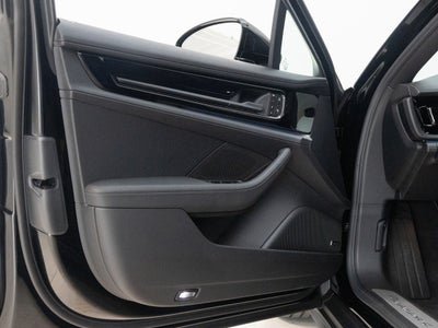 2025 Porsche Panamera 4