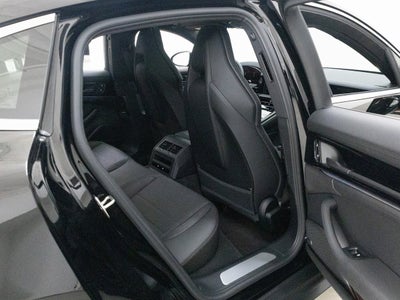 2025 Porsche Panamera 4