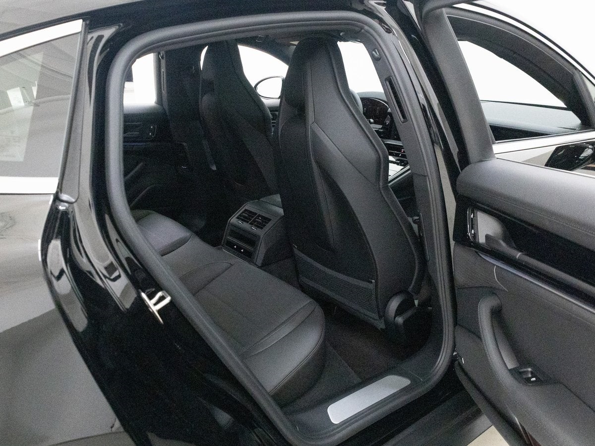 2025 Porsche Panamera 4