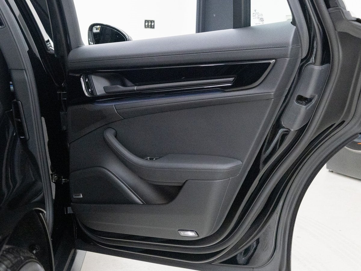 2025 Porsche Panamera 4