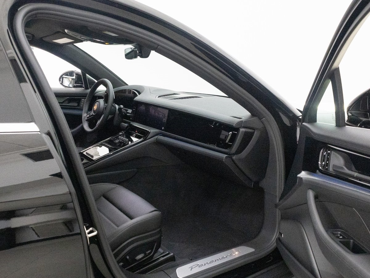 2025 Porsche Panamera 4