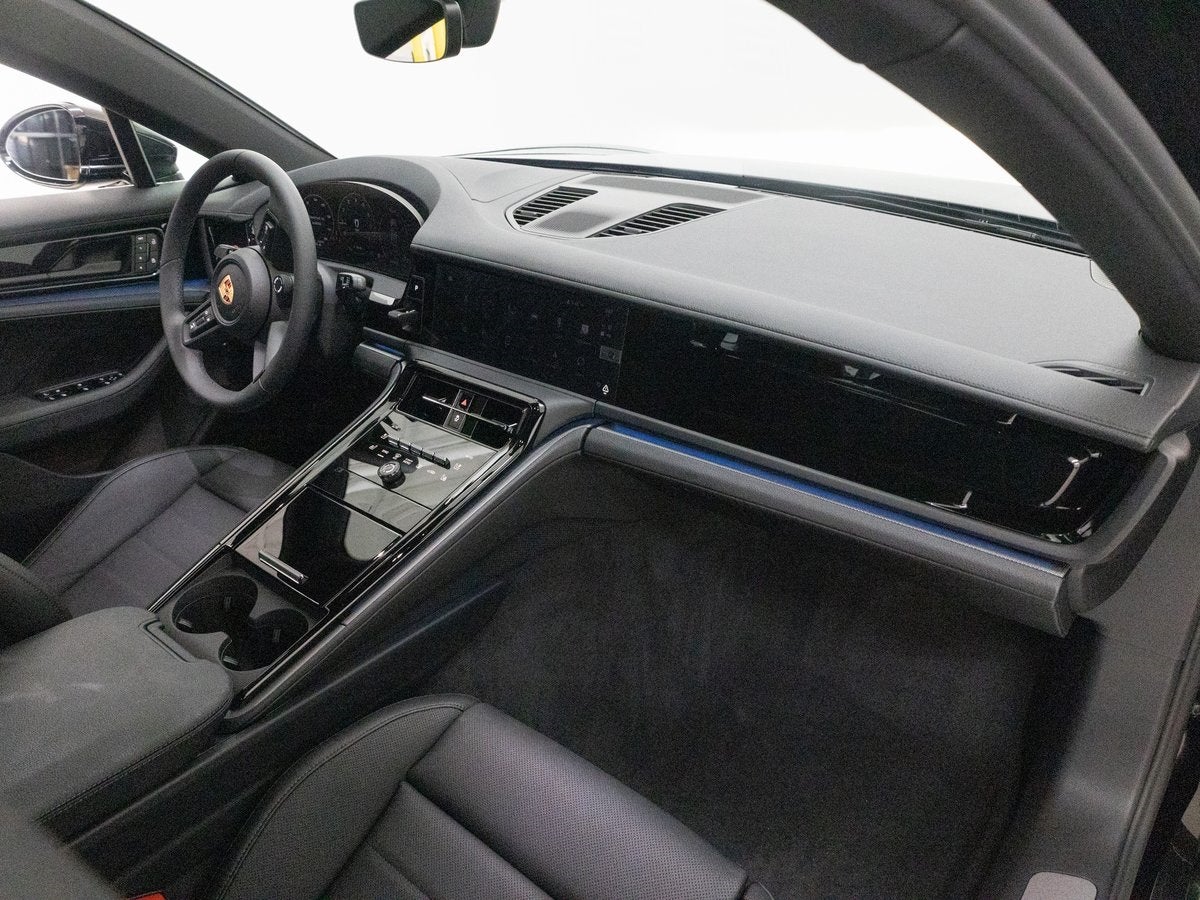 2025 Porsche Panamera 4