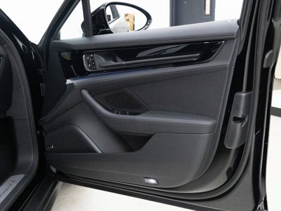 2025 Porsche Panamera 4