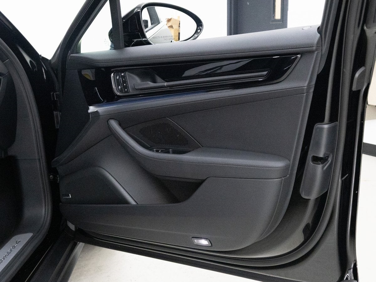 2025 Porsche Panamera 4