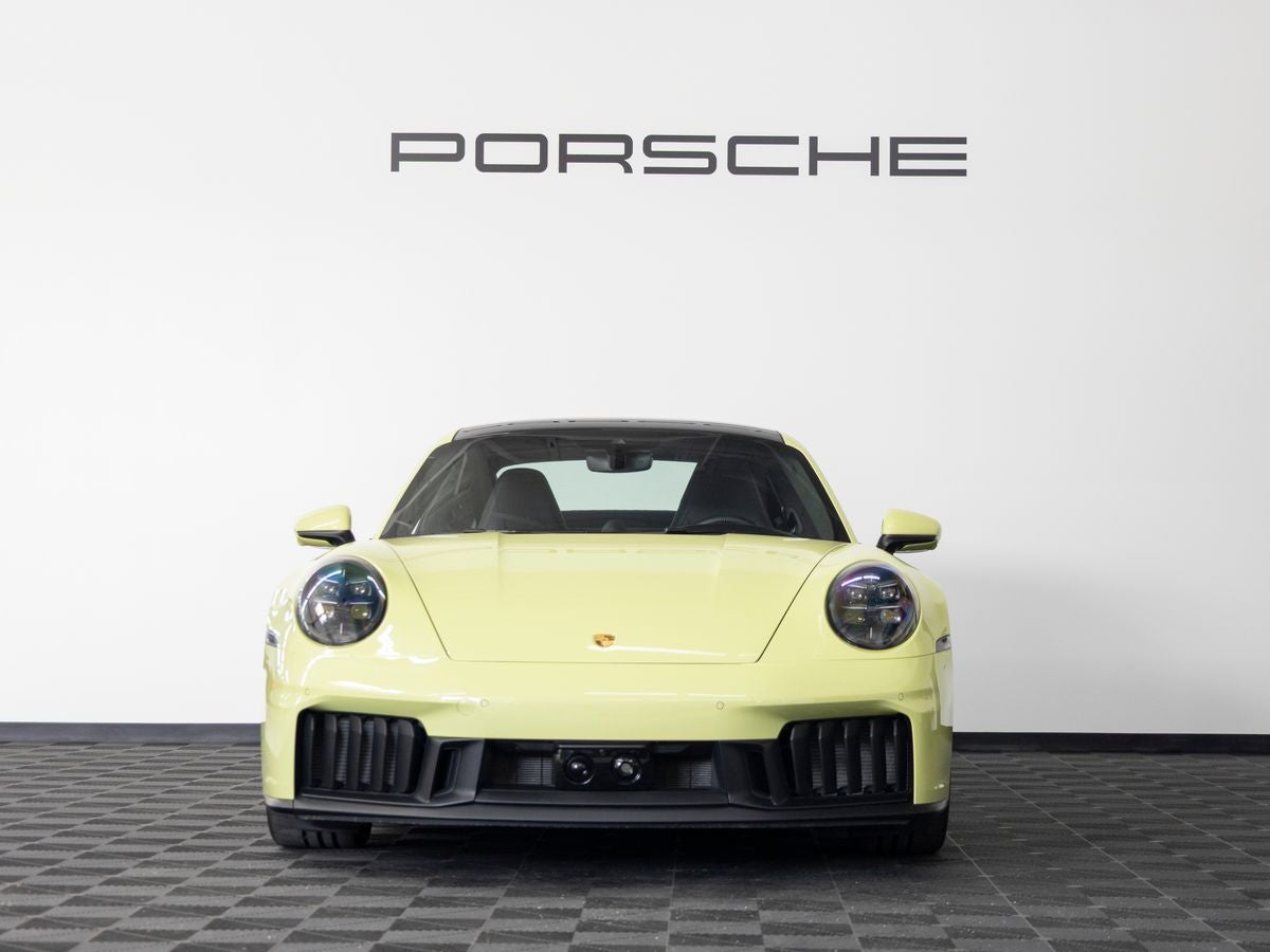 2025 Porsche 911 Carrera GTS