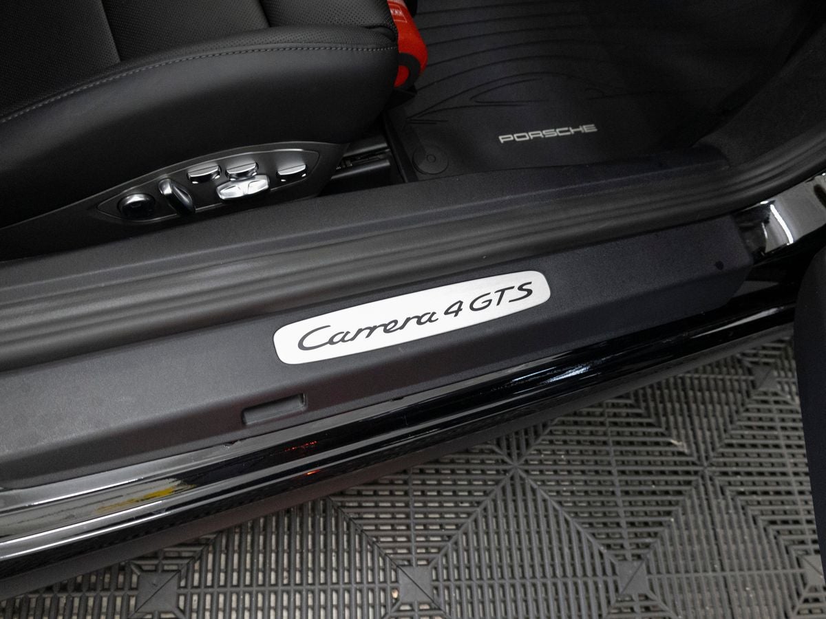 2019 Porsche 911 Carrera 4 GTS
