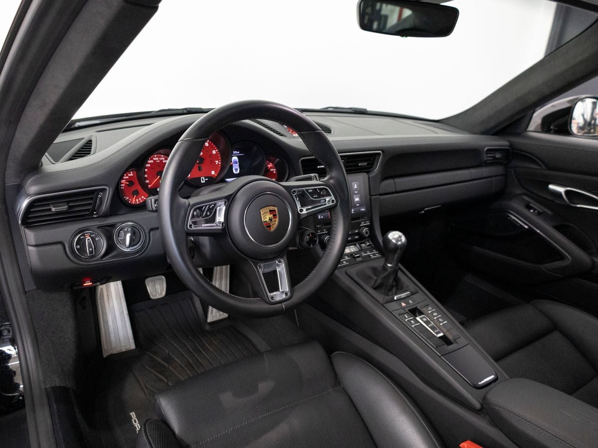 2019 Porsche 911 Carrera 4 GTS