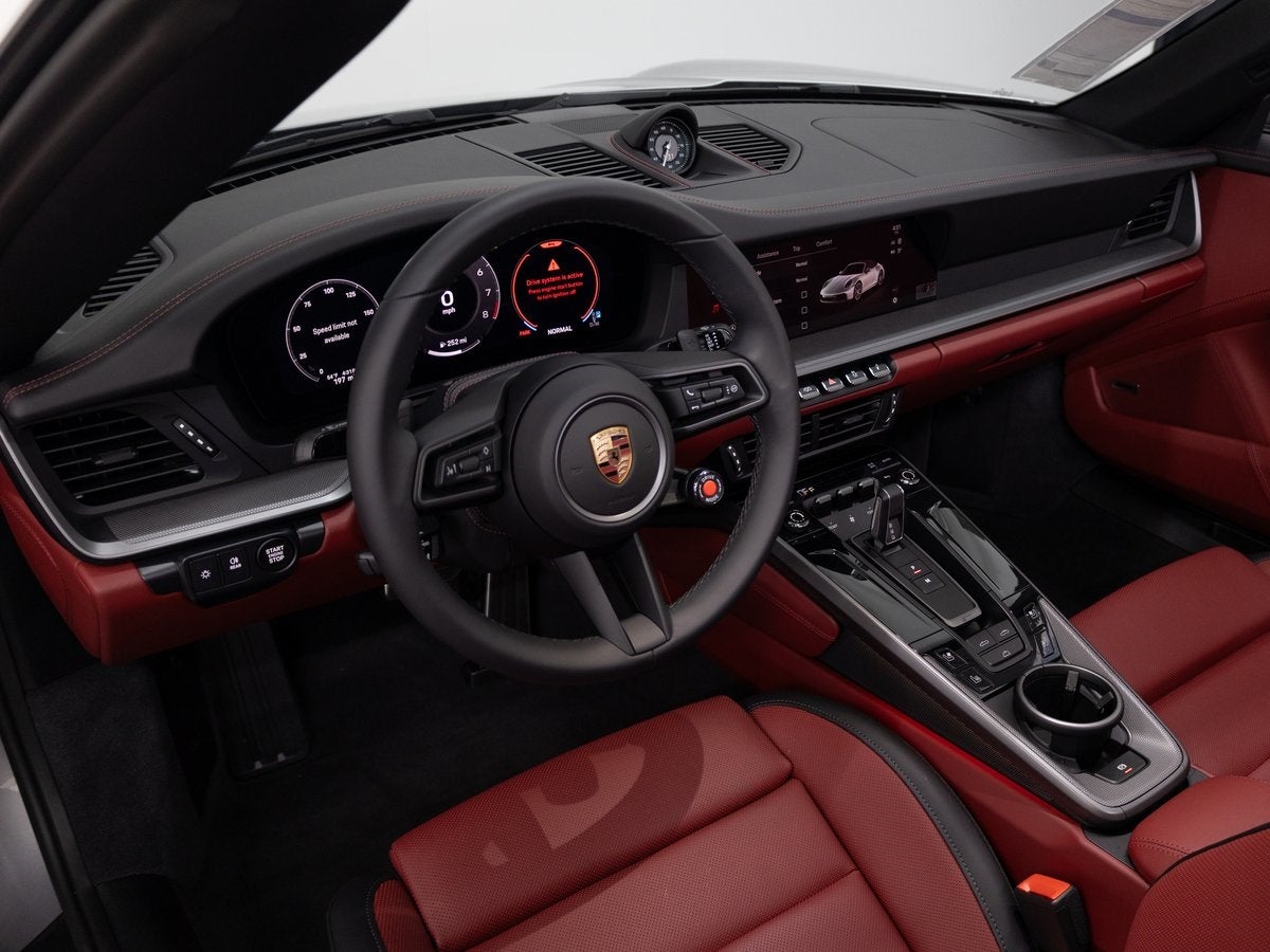 2025 Porsche 911 Carrera