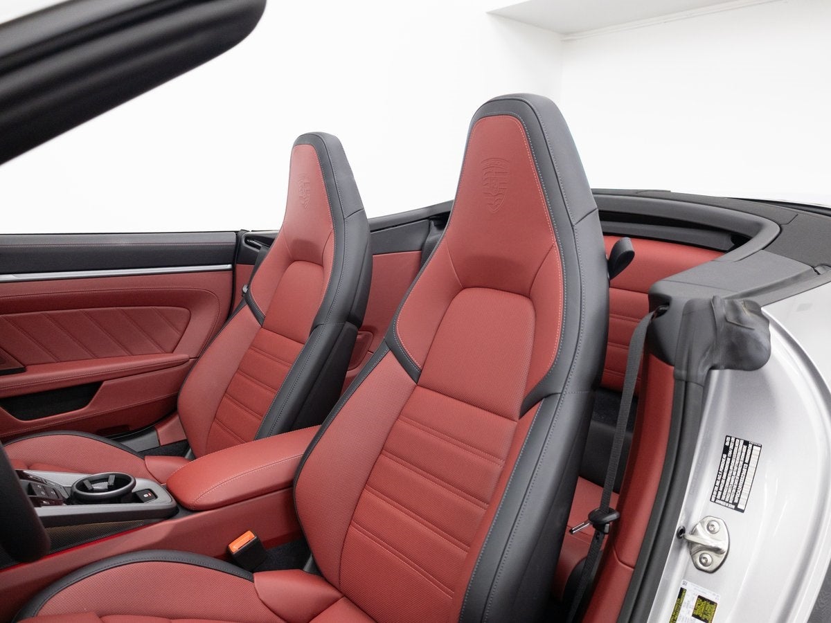 2025 Porsche 911 Carrera