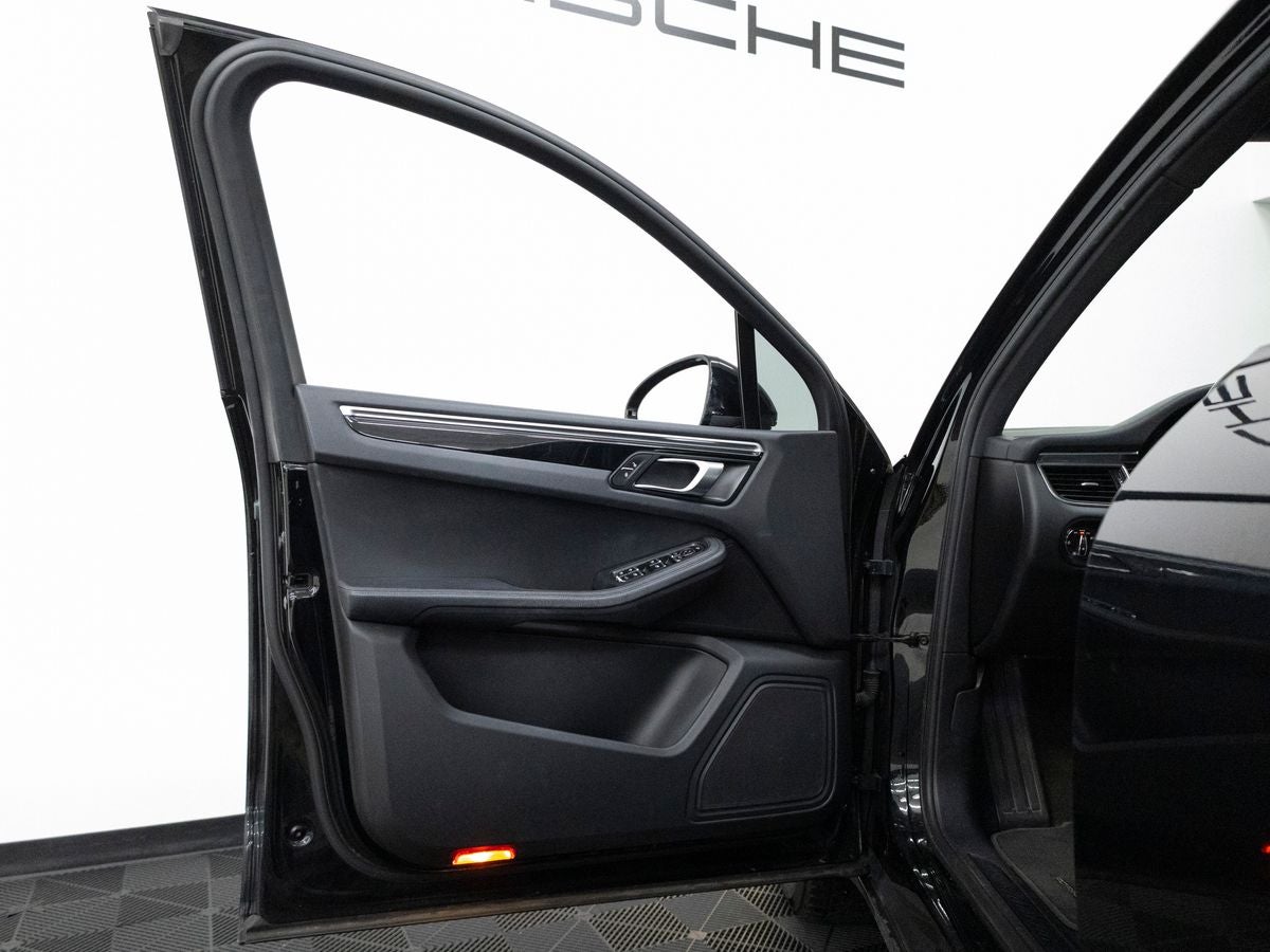 2018 Porsche Macan Macan