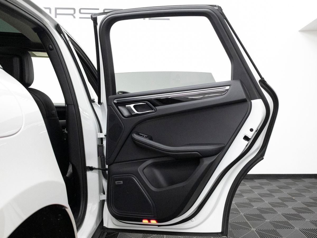 2023 Porsche Macan Macan