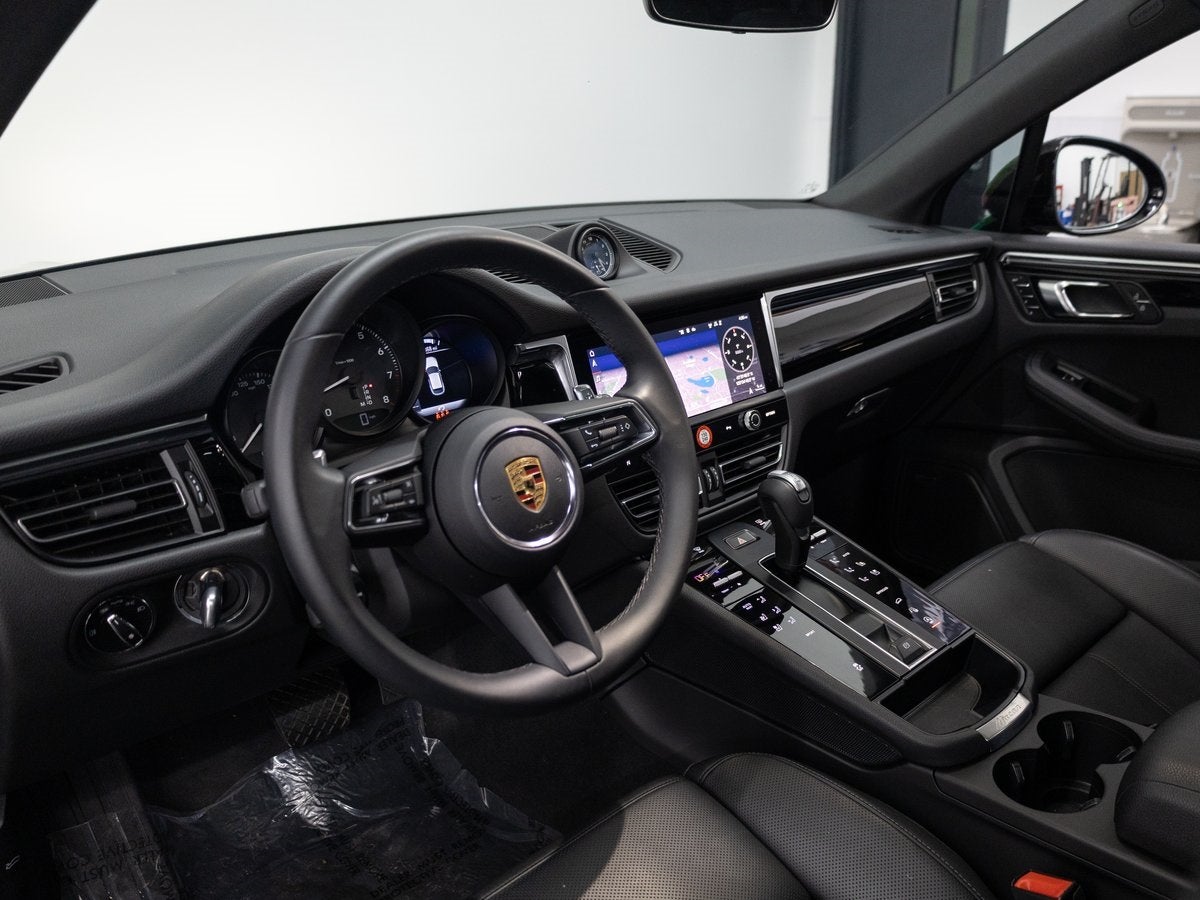 2025 Porsche Macan Base
