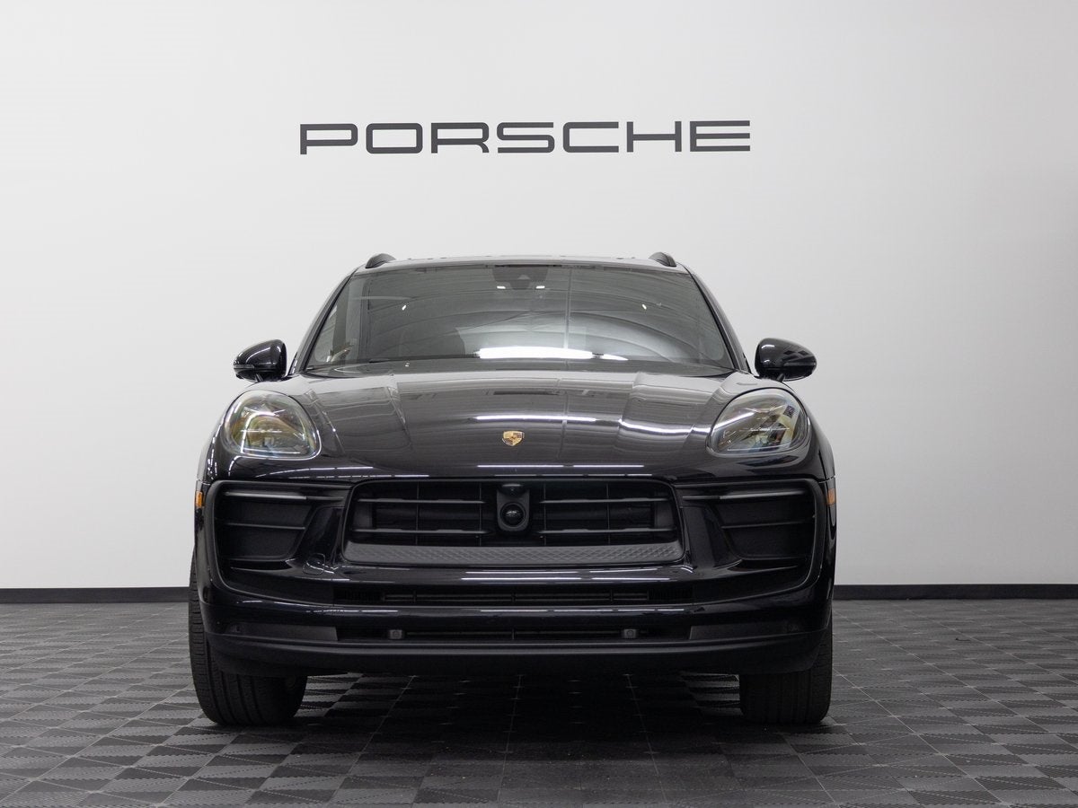 2025 Porsche Macan Base