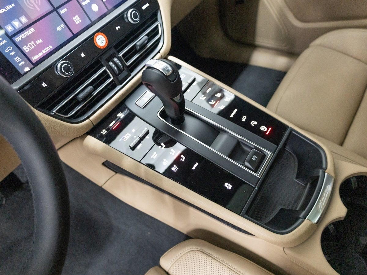 2025 Porsche Macan Base