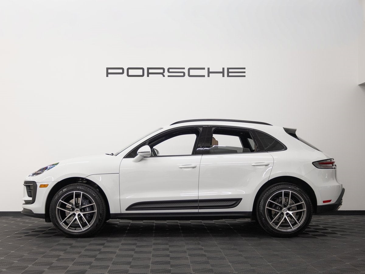 2025 Porsche Macan Base