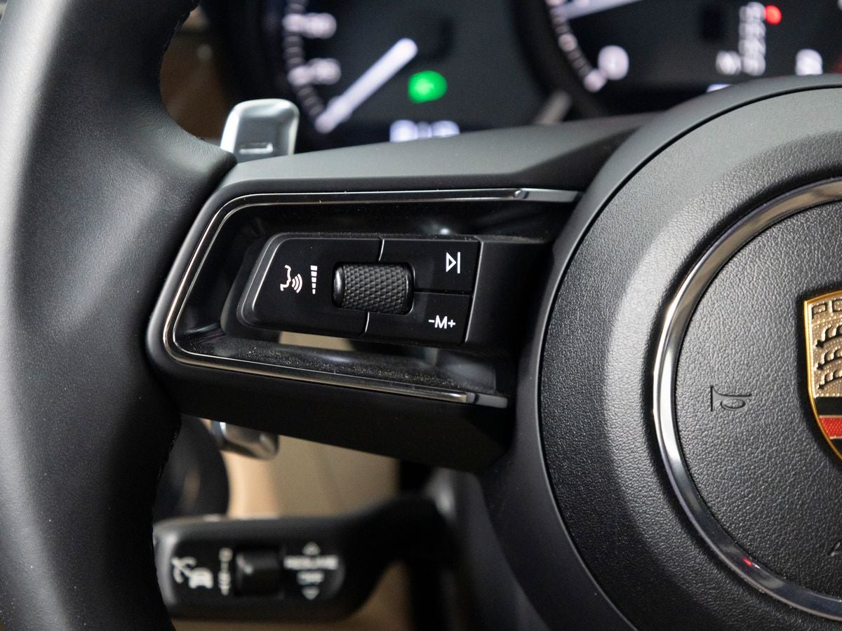 2025 Porsche Macan Base