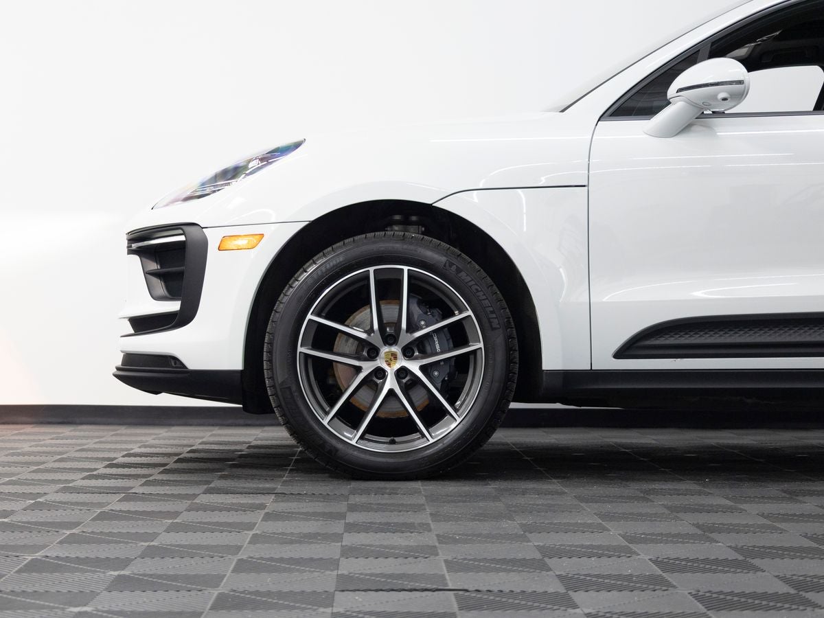 2025 Porsche Macan Base