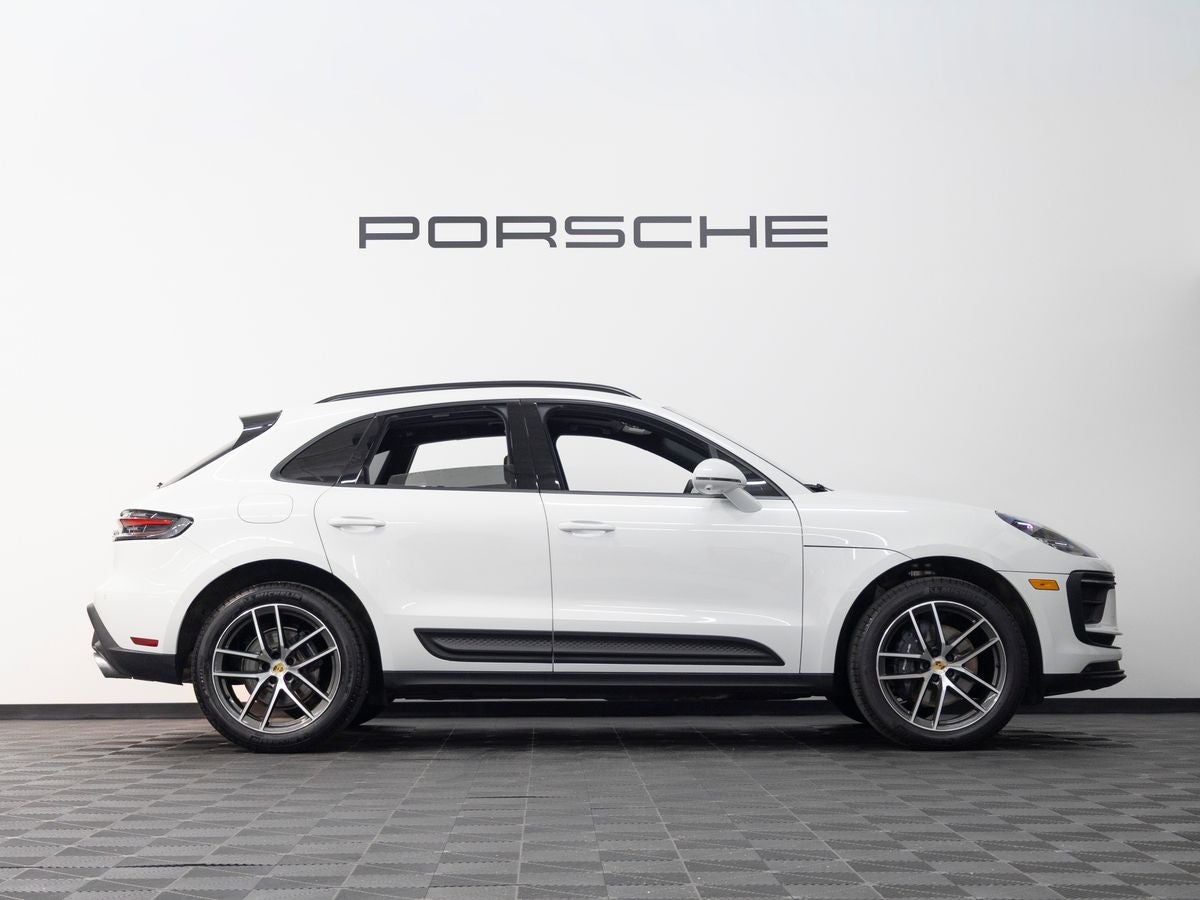 2025 Porsche Macan Base