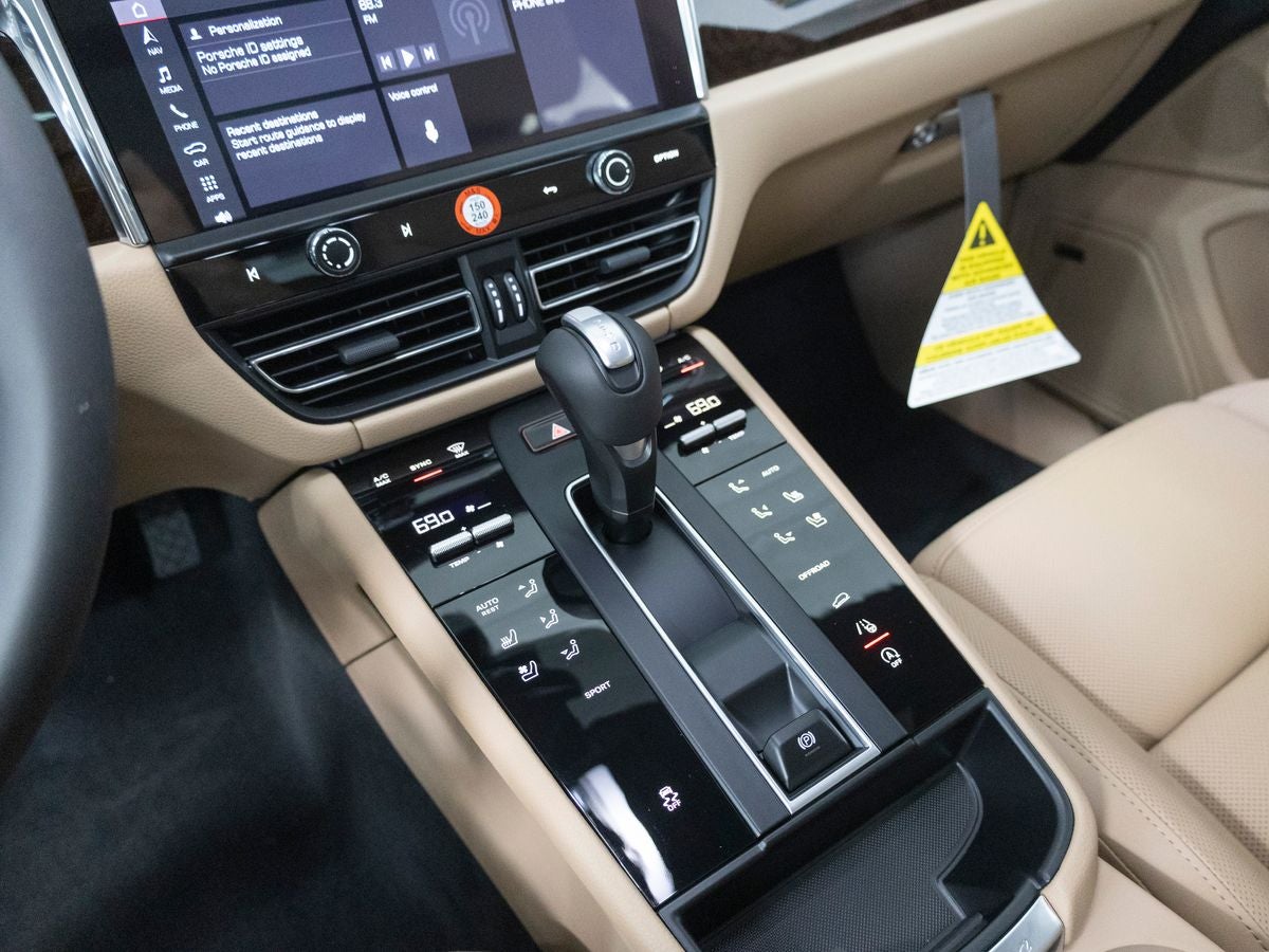 2026 Porsche Macan Macan