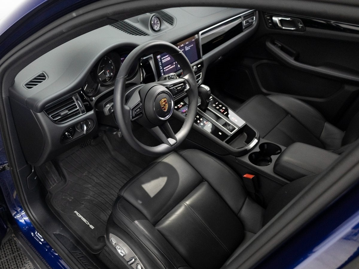 2025 Porsche Macan Base