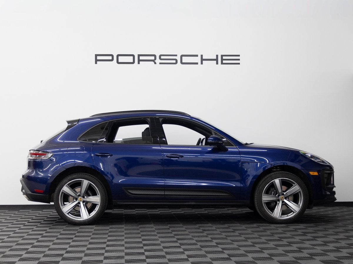 2025 Porsche Macan Base