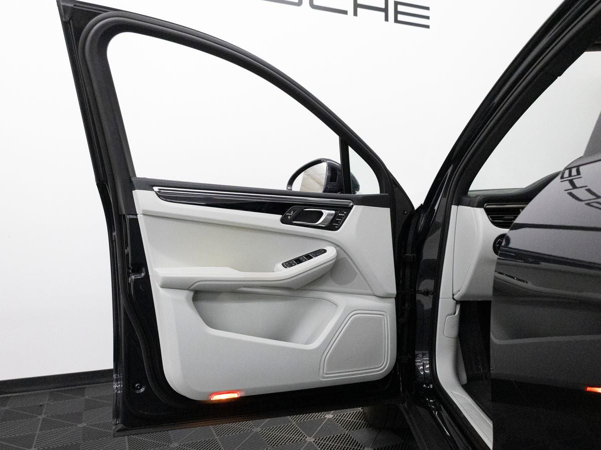 2023 Porsche Macan Macan (MY23)