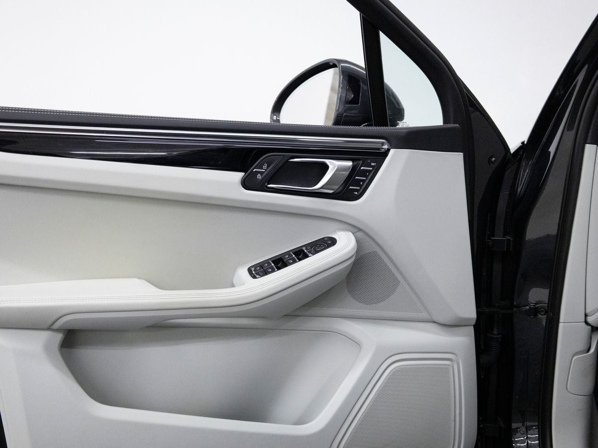2023 Porsche Macan Macan (MY23)