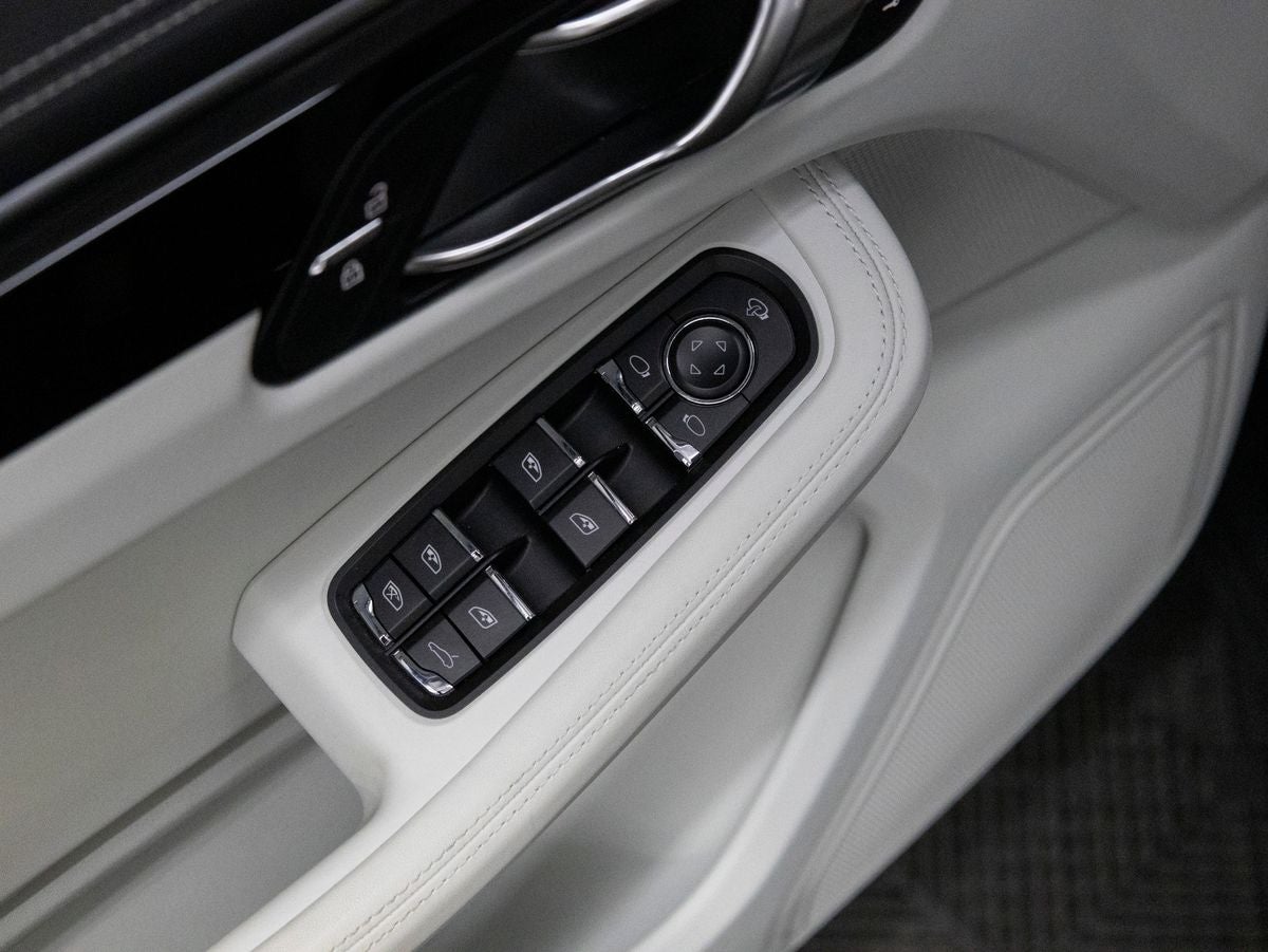 2023 Porsche Macan Macan (MY23)