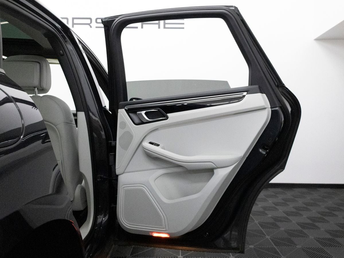 2023 Porsche Macan Macan (MY23)