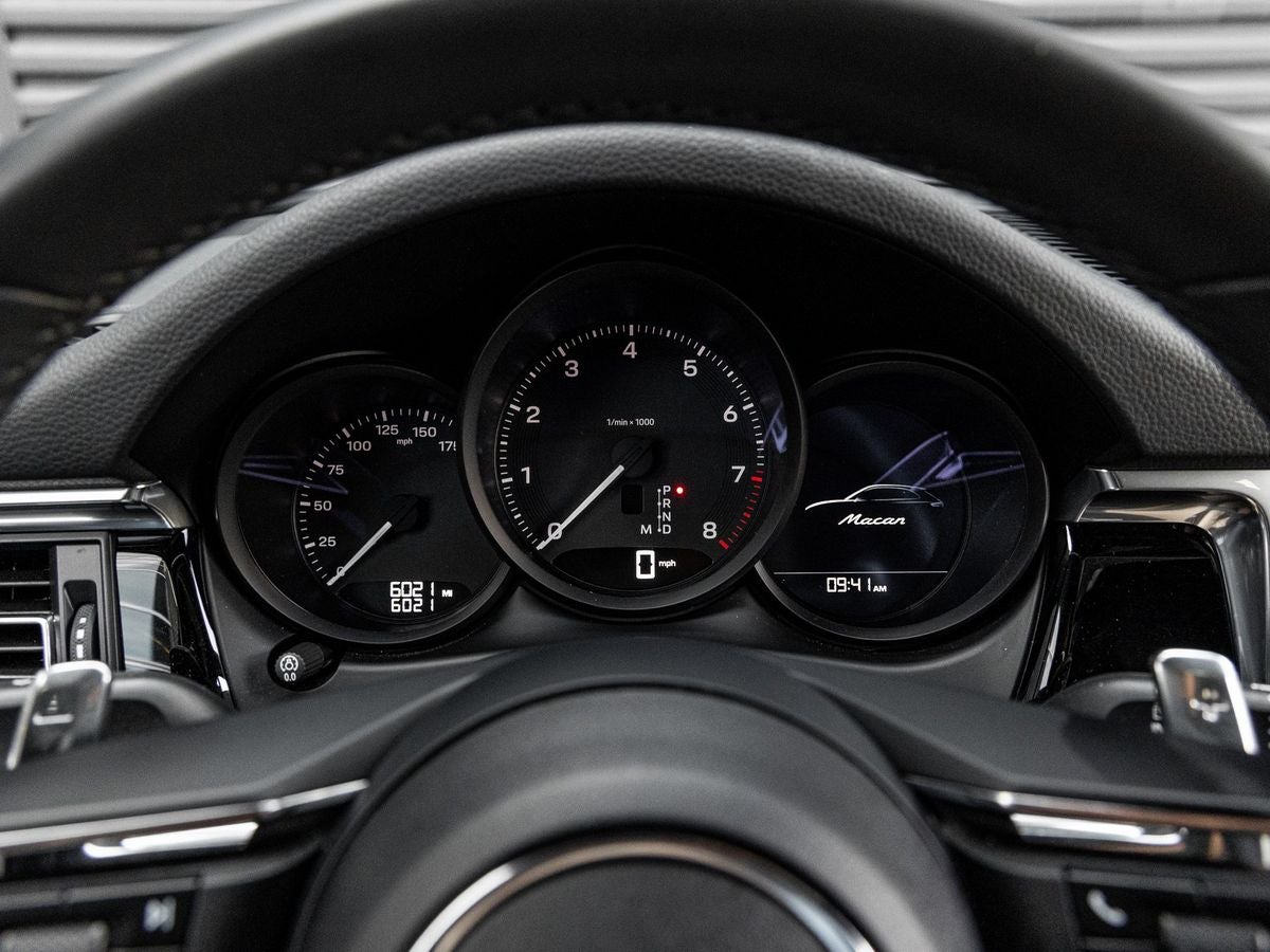 2025 Porsche Macan Base