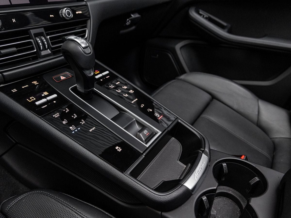 2025 Porsche Macan Base