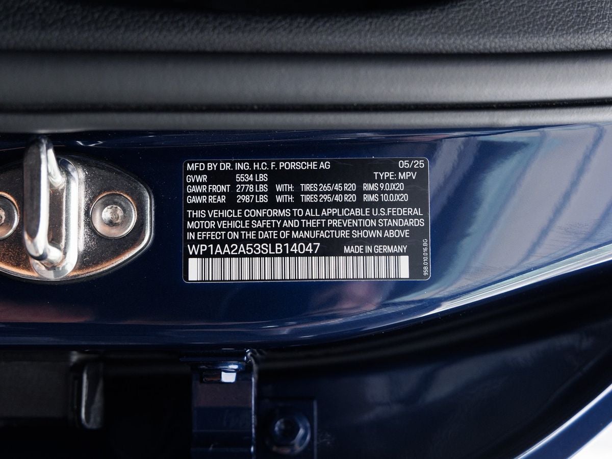 2025 Porsche Macan Base