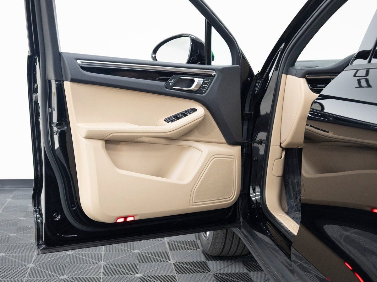 2023 Porsche Macan Base