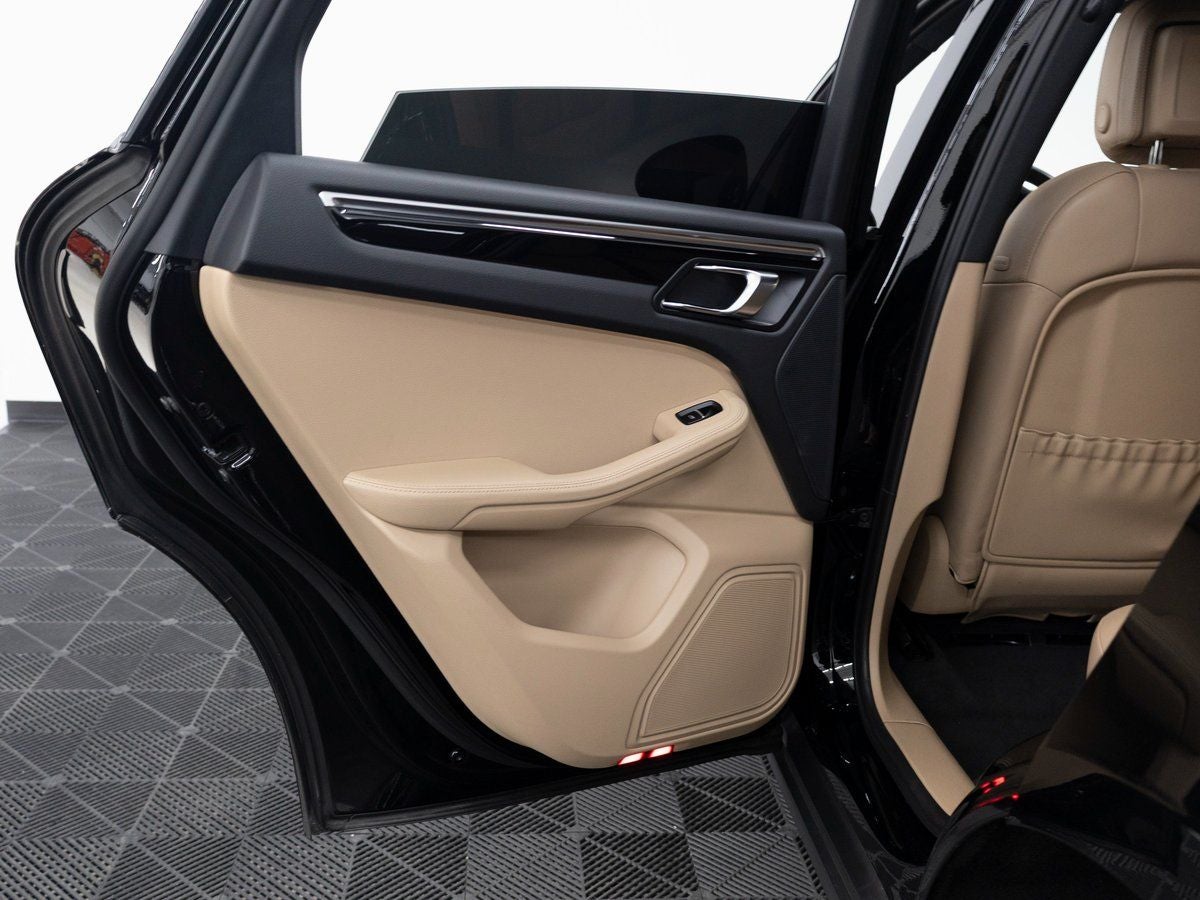 2023 Porsche Macan Base