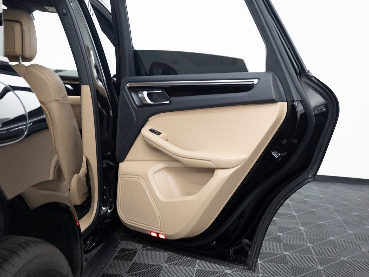 2023 Porsche Macan Base