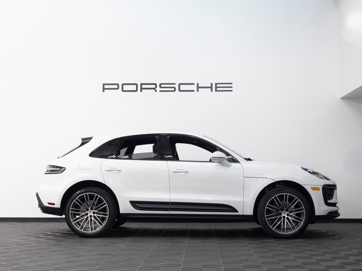 2026 Porsche Macan Base