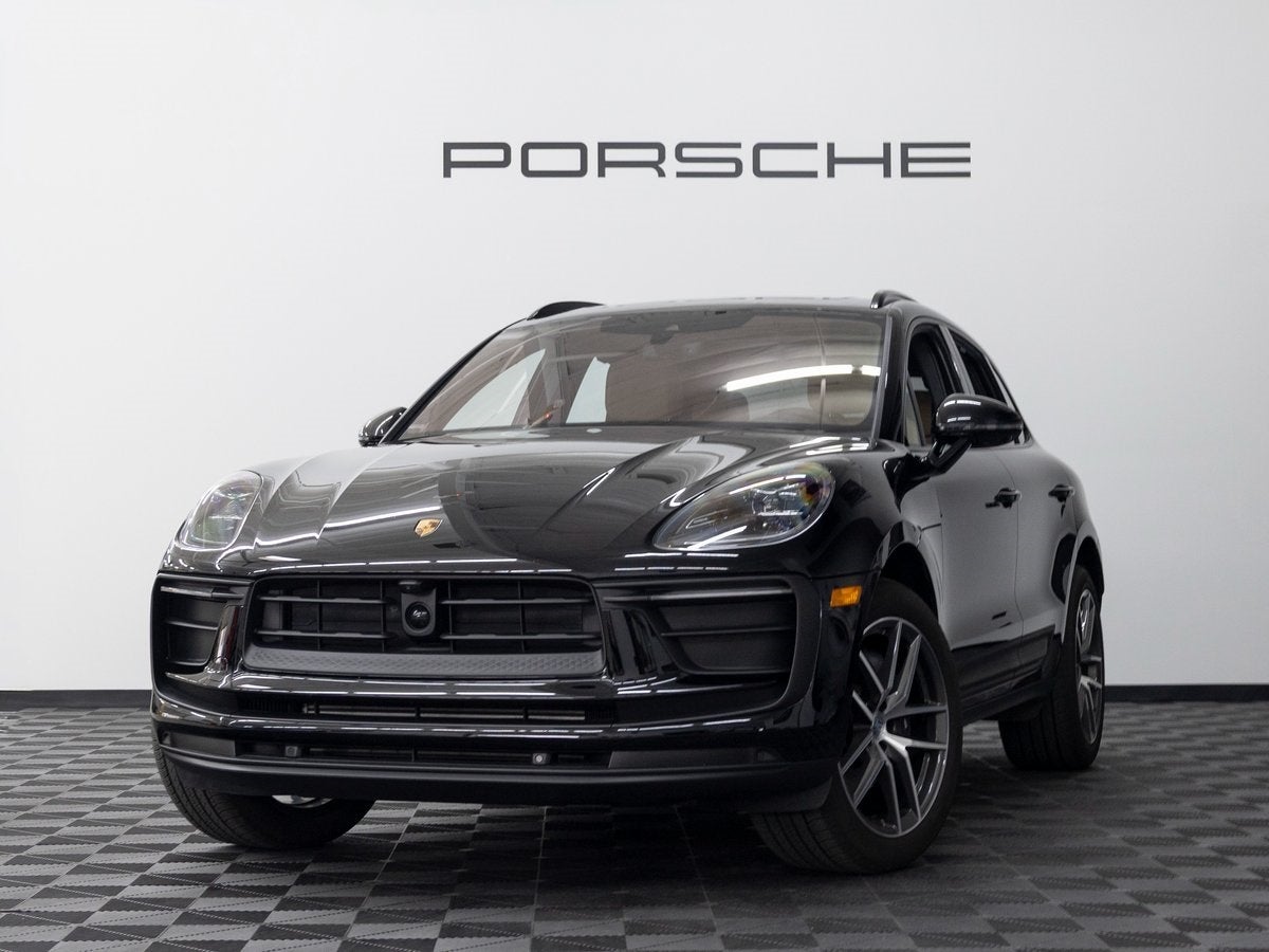 2025 Porsche Macan Base